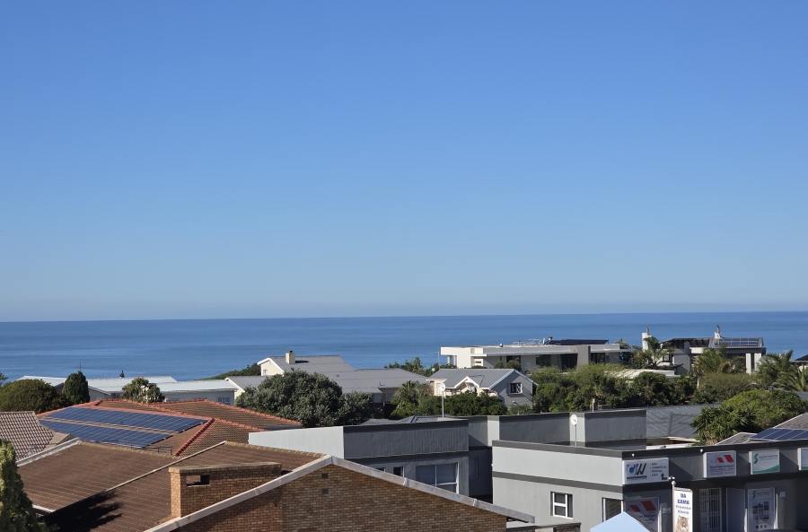 7 Bedroom Property for Sale in Wavecrest Eastern Cape